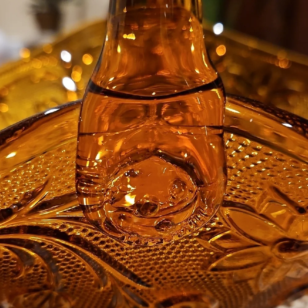 VTG Tiara Indiana Glass Amber Daisy Scroll Pattern Basket Large, UV Reactive